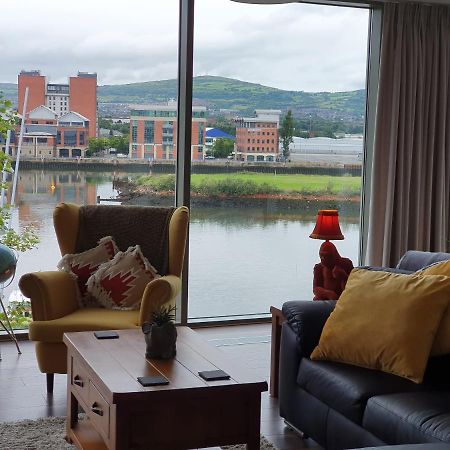 Luxury Apartment Marina Views At Titanic Quarter ベルファスト エクステリア 写真