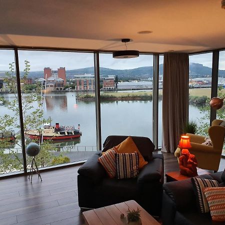 Luxury Apartment Marina Views At Titanic Quarter ベルファスト エクステリア 写真