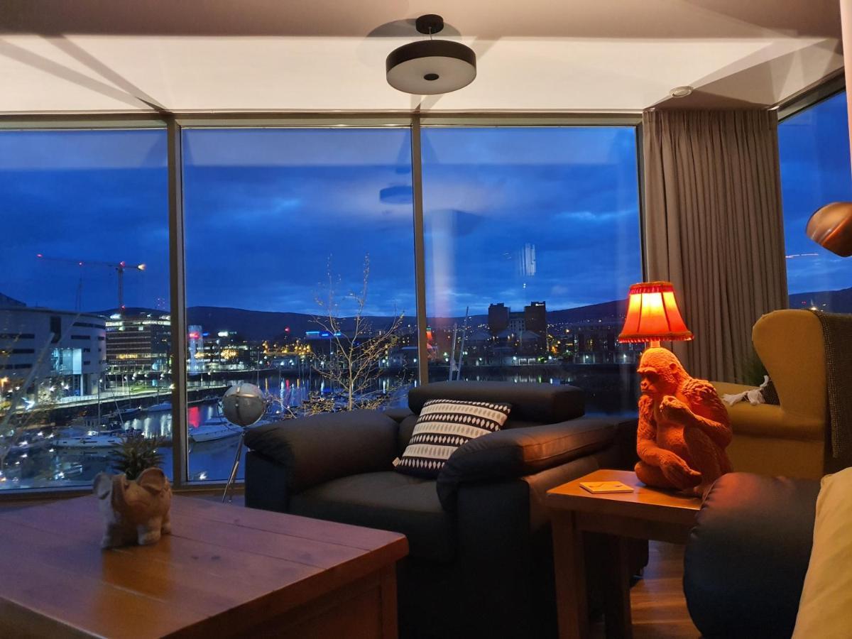 Luxury Apartment Marina Views At Titanic Quarter ベルファスト エクステリア 写真