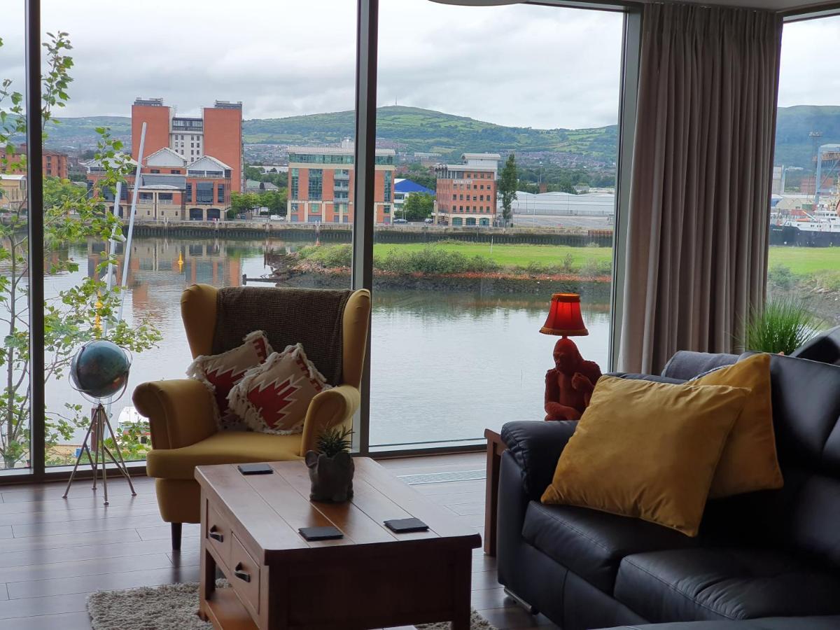 Luxury Apartment Marina Views At Titanic Quarter ベルファスト エクステリア 写真