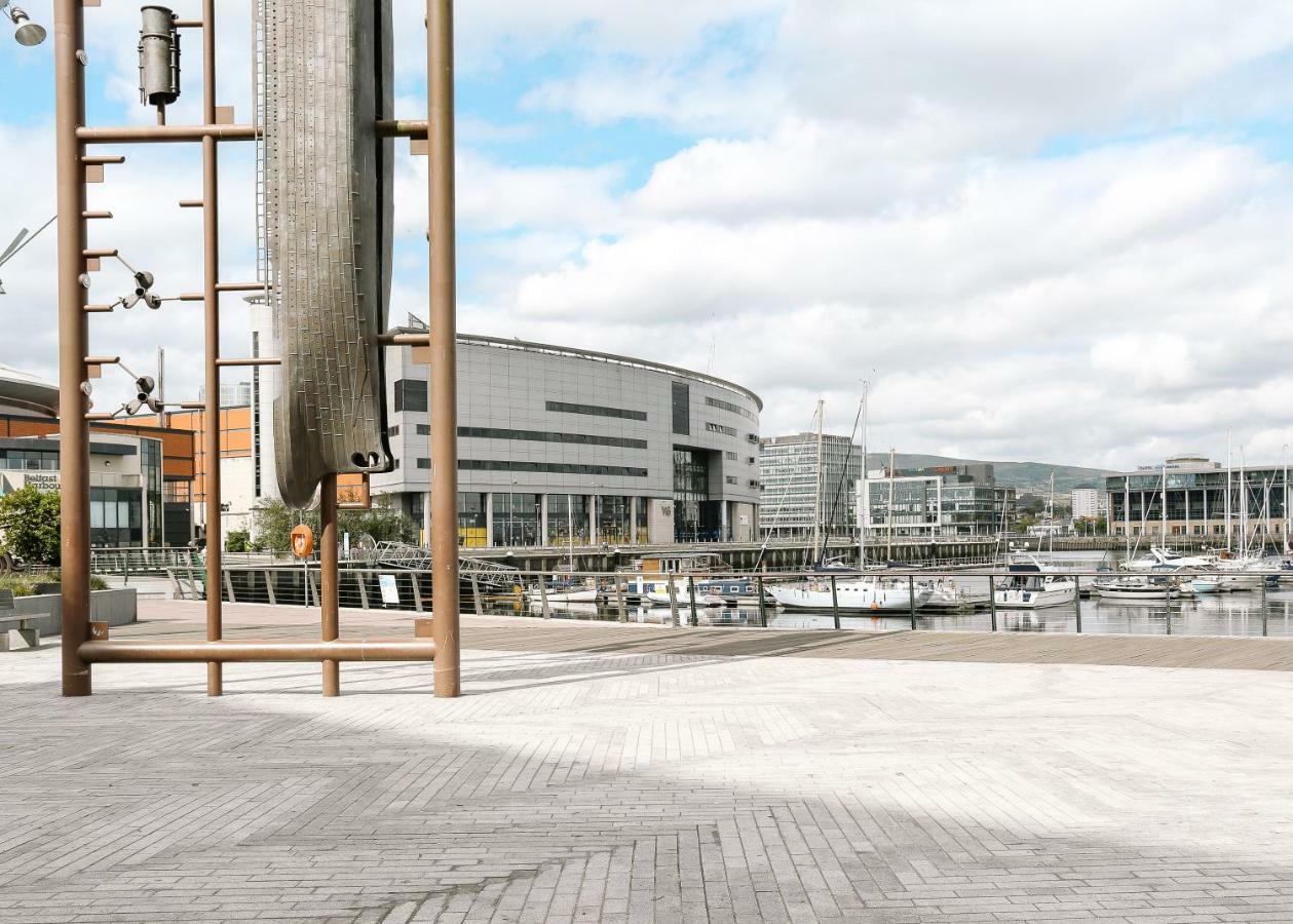 Luxury Apartment Marina Views At Titanic Quarter ベルファスト エクステリア 写真