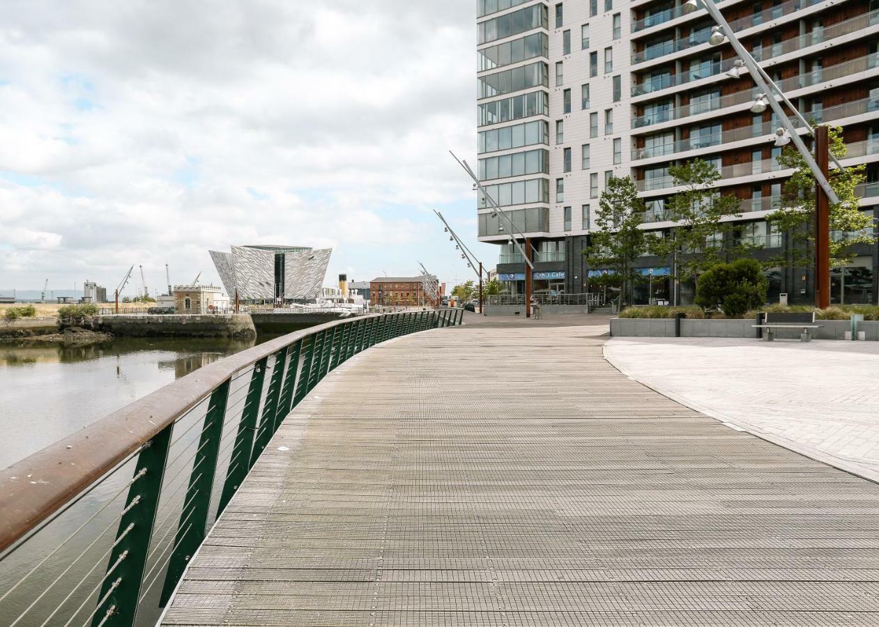 Luxury Apartment Marina Views At Titanic Quarter ベルファスト エクステリア 写真