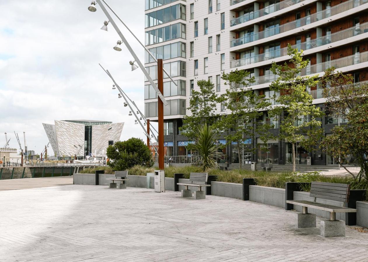 Luxury Apartment Marina Views At Titanic Quarter ベルファスト エクステリア 写真